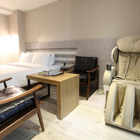 C&B Hotel Ansan Bagian luar foto