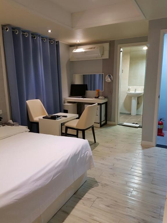 C&B Hotel Ansan Bagian luar foto
