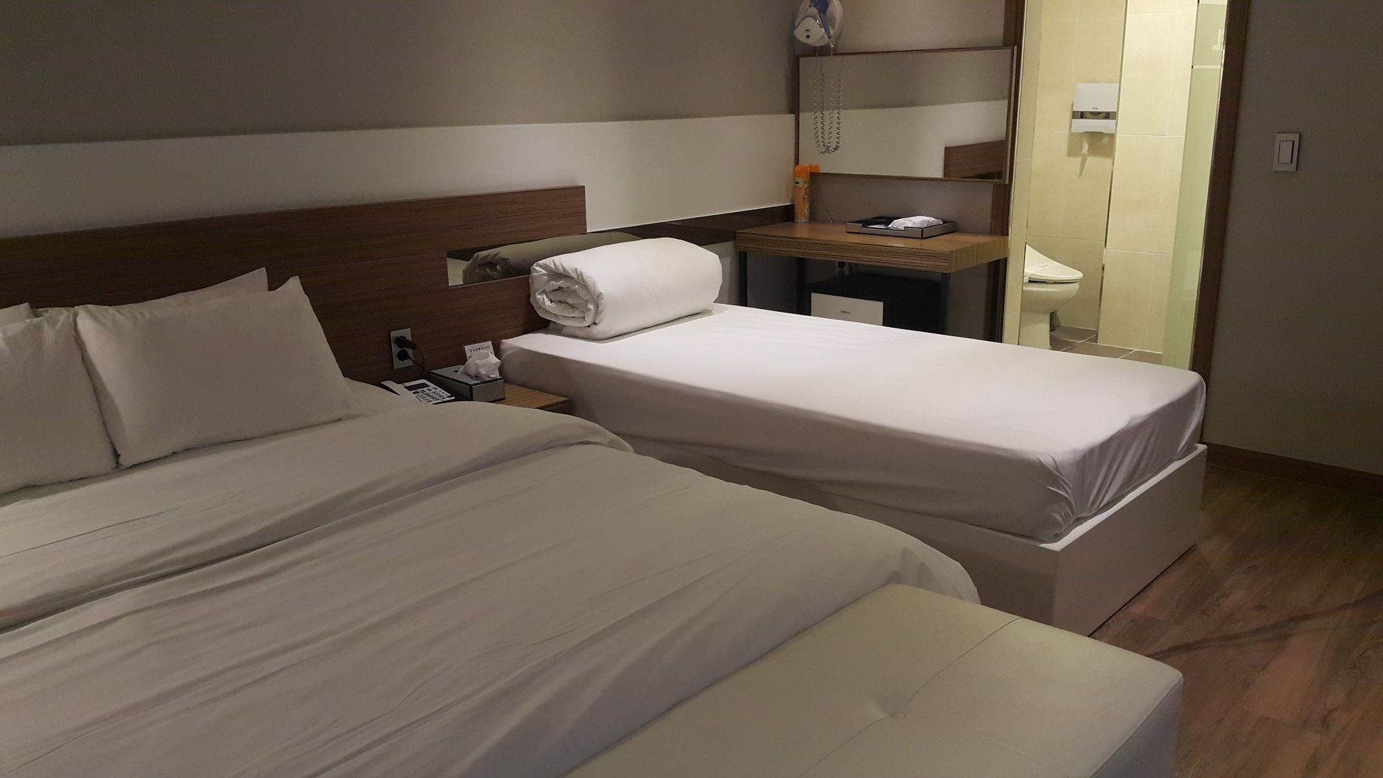 C&B Hotel Ansan Bagian luar foto