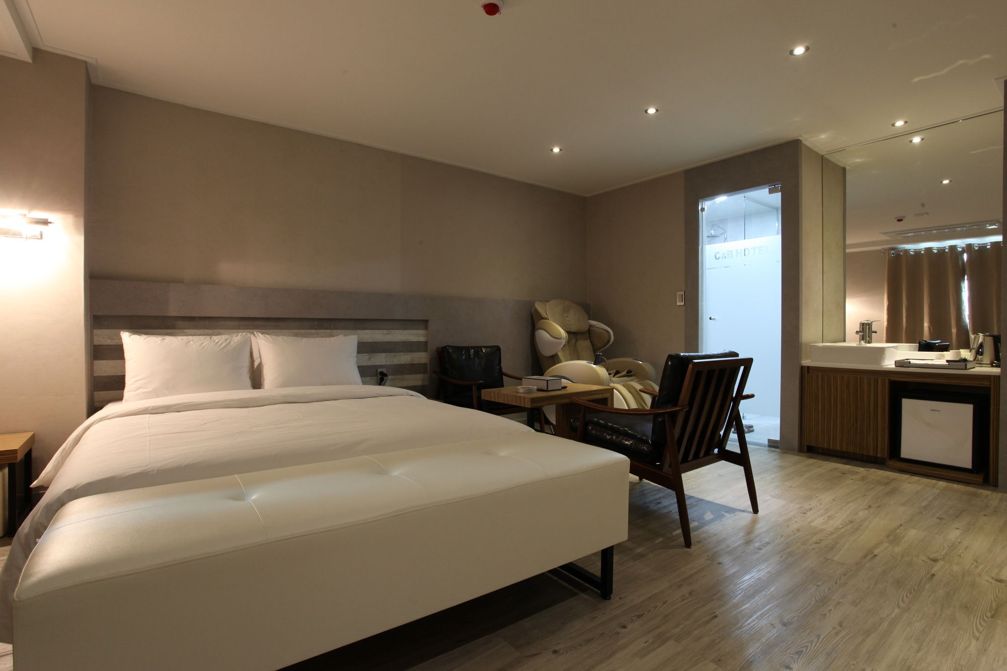 C&B Hotel Ansan Bagian luar foto