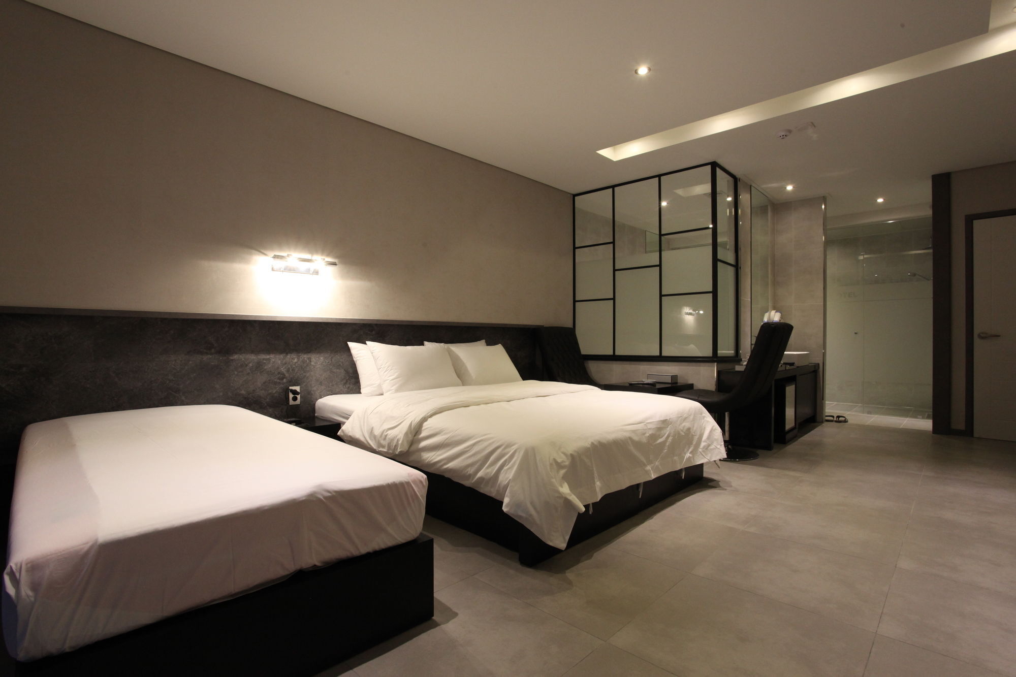 C&B Hotel Ansan Bagian luar foto