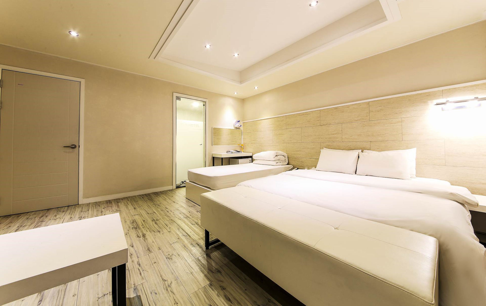 C&B Hotel Ansan Bagian luar foto